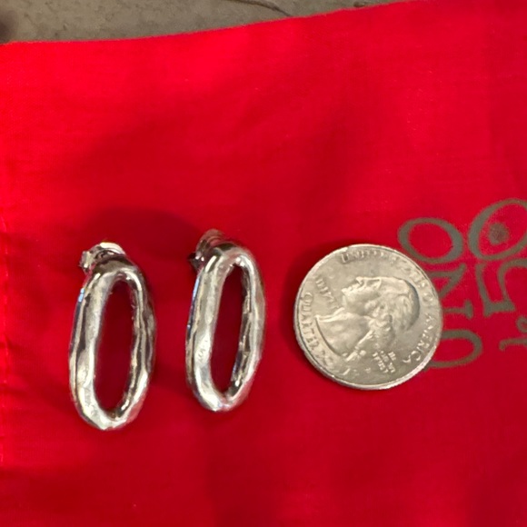 UNO de 50 Silver Earrings with Red Pouch - Picture 6 of 6